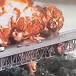 Panama Kanalı Girişindeki Köprü Altında Patlama: Trafik Durdu, Alevler Yükseldi