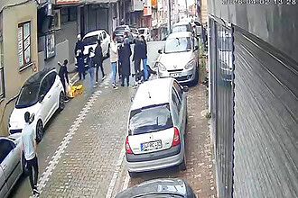 Servise Bindi, Kabusu Başladı: Sosyal Medyadan Tanıştığı Kadınlar Onu Bayıltana Kadar Dövdü