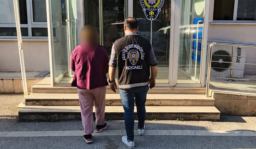 26 Yıl Hapisle Aranan Firari Şifonyer Arkasındaki Gizli Bölmede Yakalandı!