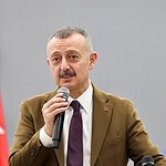 Tahir Büyükakın’dan "23 Nisan İptal" İddialarına Yanıt: "Çocuklarımızın Bayramına Gölge Düşürmeyin"