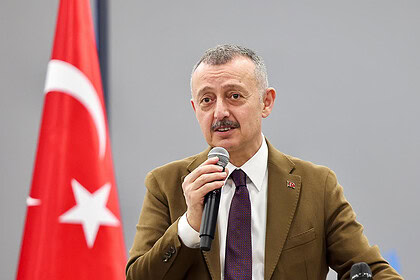 Tahir Büyükakın’dan "23 Nisan İptal" İddialarına Yanıt: "Çocuklarımızın Bayramına Gölge Düşürmeyin"