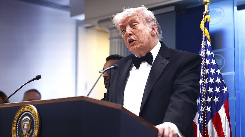 Trump İran Açıklaması Yaptı: Müzakere İsterlerse Bizi Arasınlar