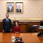 Kocaeli Valiliği’nde 23 Nisan Heyecanı: Vali Aktaş Koltuğunu Lidya Koç’a Devretti!