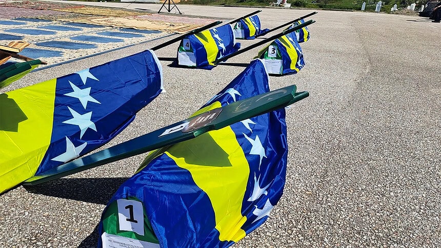 Vlasenica'da Katledilen Altı Boşnak Yıllar Sonra Defnedildi