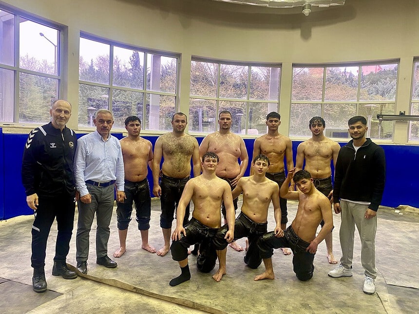 Körfez Gençlerbirliği Yağlı Güreş Takımı Sezonu Açtı: İlk Antrenmanda "Bismillah" Dediler!
