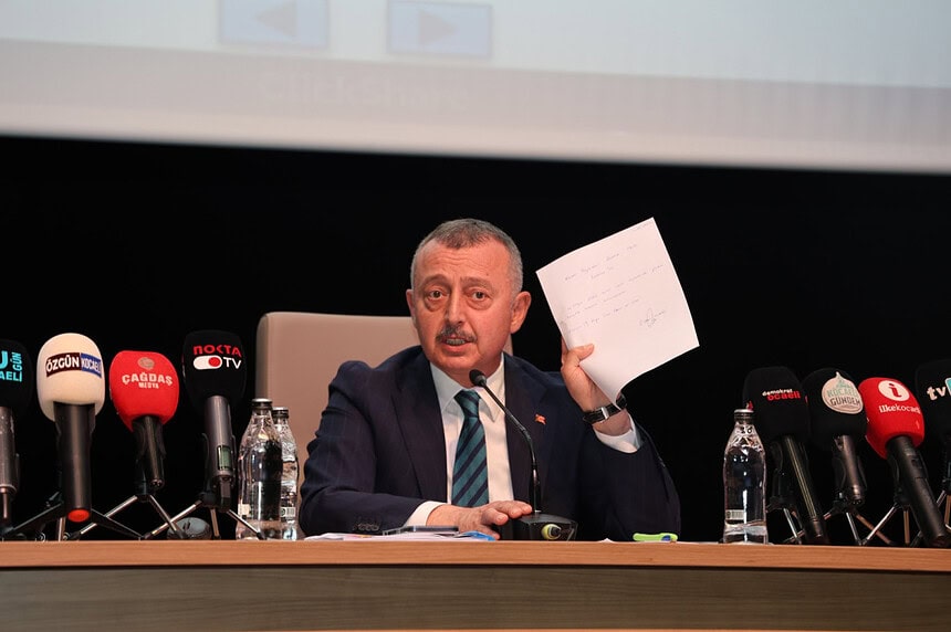 Mecliste "19 Mayıs" Gerginliği: Başkan Büyükakın’dan CHP’li Üyeye Müdahale!