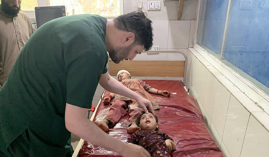 Afganistan'da Katliam Gibi Kaza: Mülteci Kamyonu Devrildi, 22 Ölü!