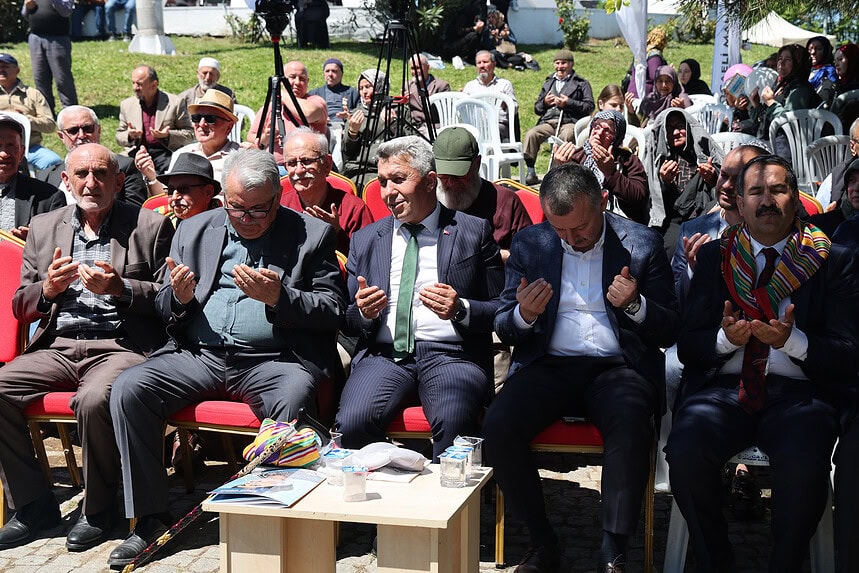 Kocaeli’nin Mimarı Akçakoca Bey Baba Tepesi’nde Anıldı! Dev Katılım, Dualar ve Mehteran