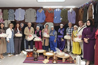 Alikahya’da Zarafetin Sergisi: İZMEK Kursiyerlerinden Göz Kamaştıran Yıl Sonu Finali!