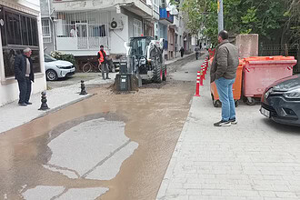 Karamürsel’de Altyapı Kazası: Ana Su Borusu Patladı!