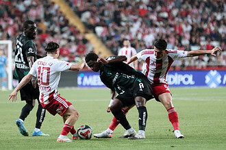 Antalya'da İlk Yarıda Gol Sesi Çıkmadı: Antalyaspor 0-0 Kocaelispor