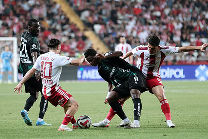 Antalya'da İlk Yarıda Gol Sesi Çıkmadı: Antalyaspor 0-0 Kocaelispor