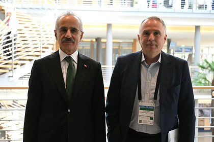 Bakan Uraloğlu, UIC Genel Direktörü Davenne İle Bir Araya Geldi