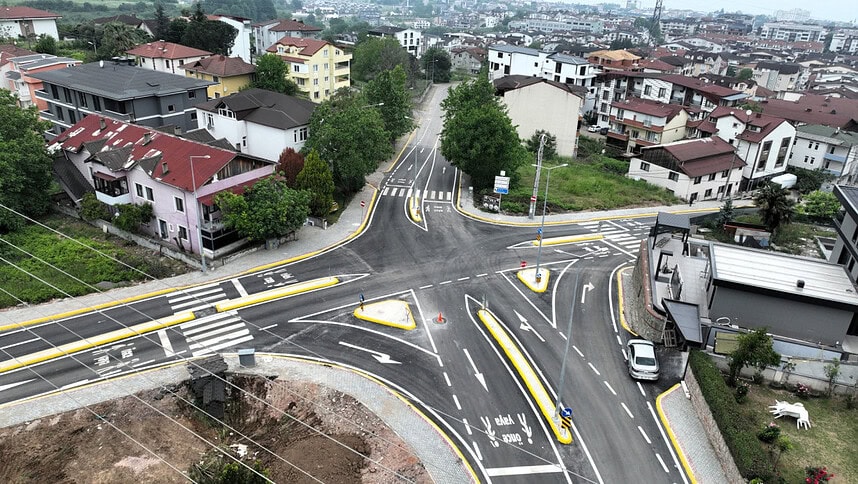 Başiskele’de Trafik Nefes Aldı: Üç Caddenin Kesiştiği Modern Kavşak Açıldı!