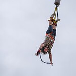 İzmit'te Adrenalin Patlaması: EnFest'te Kurulan Dev Bungee Jumping Platformu Gençlere Eşsiz Deneyim Yaşattı!