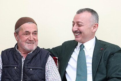 "Gelemez" Dediler, O Kapısını Çaldı! Tahir Büyükakın’dan Cavit Amca’ya Duygulandıran Sürpriz