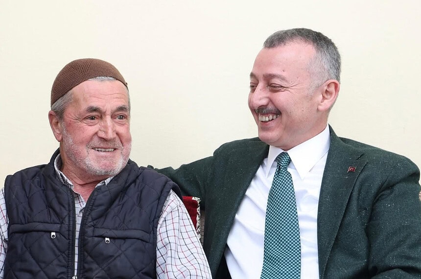 "Gelemez" Dediler, O Kapısını Çaldı! Tahir Büyükakın’dan Cavit Amca’ya Duygulandıran Sürpriz