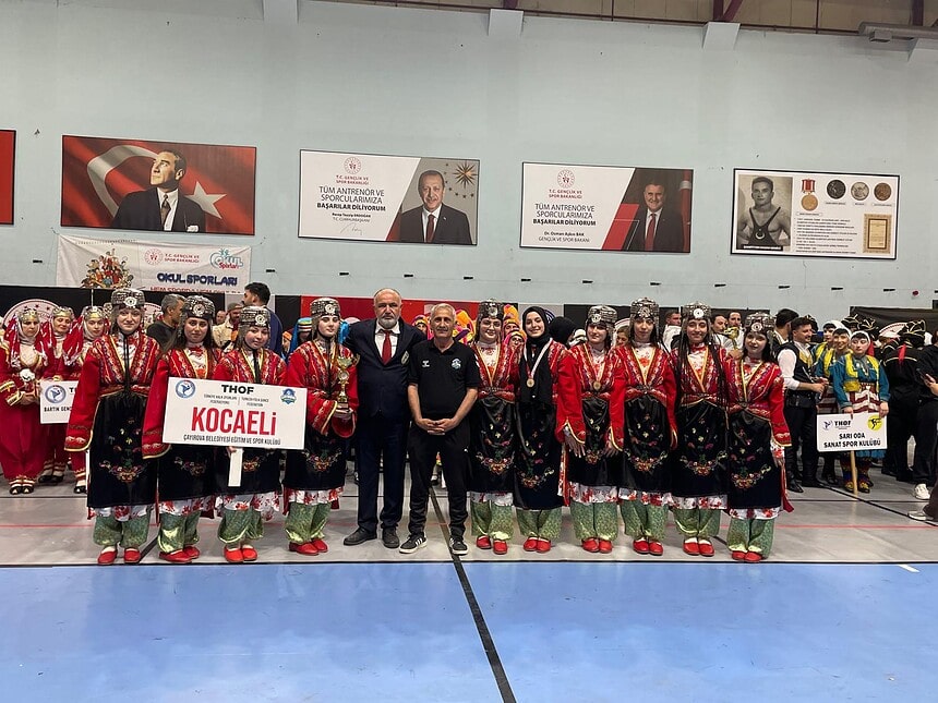 Kocaeli'de Çayırova Rüzgarı: Genç Halk Oyunları Ekibi Türkiye Şampiyonası Yolcusu!