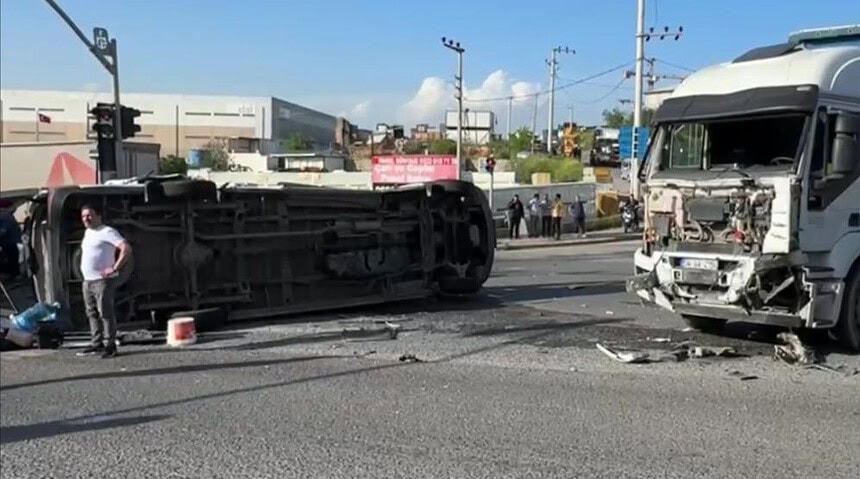 Çayırova'da Tırla Çarpışan İşçi Servisi Devrildi 8 Yaralı