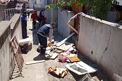 İzmit'te Halk Sağlığını Tehdit Eden "Çöp Ev" Temizlendi: Ekipler Seferber Oldu