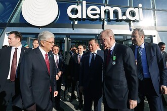 Cumhurbaşkanı Erdoğan, Astana’da Alem.AI Yapay Zeka Merkezi’ni Ziyaret Etti