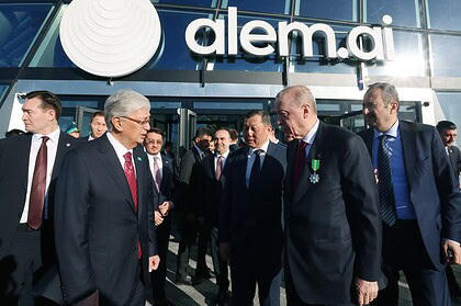 Cumhurbaşkanı Erdoğan, Astana’da Alem.AI Yapay Zeka Merkezi’ni Ziyaret Etti