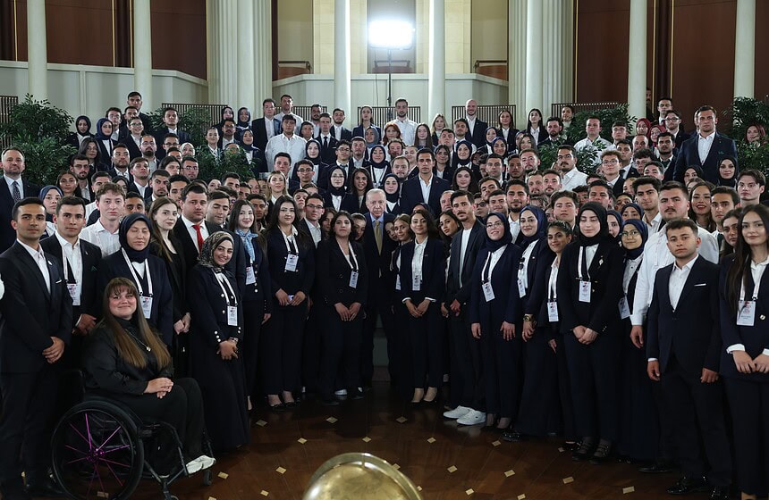 Cumhurbaşkanı Erdoğan, Gençler ve Milli Sporcularla Bir Araya Geldi
