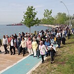 Darıca’da Anneler Günü Yürüyüşü! Başkan Muzaffer Bıyık ve Eşi Havva Hanım Darıcalı Annelerle Buluştu