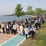 Darıca’da Anneler Günü Yürüyüşü! Başkan Muzaffer Bıyık ve Eşi Havva Hanım Darıcalı Annelerle Buluştu