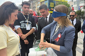 İzmit Kent Meydanı’nda "Gör, Anla, Hisset": Empati Parkuruyla Engeller Aşıldı!