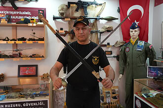 Kocaeli'de Bir Gazi Asaleti: Evinin Bodrumunu Bine Yakın Eserlik Müze Yaptı, Mülkünü Mehmetçik Vakfı’na Bağışladı!