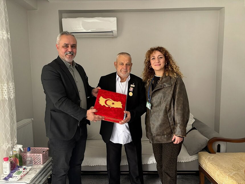 İzmit Belediyesinden Kıbrıs Gazilerine Vefa Ziyareti: Kartepe'de Duygusal Buluşma!