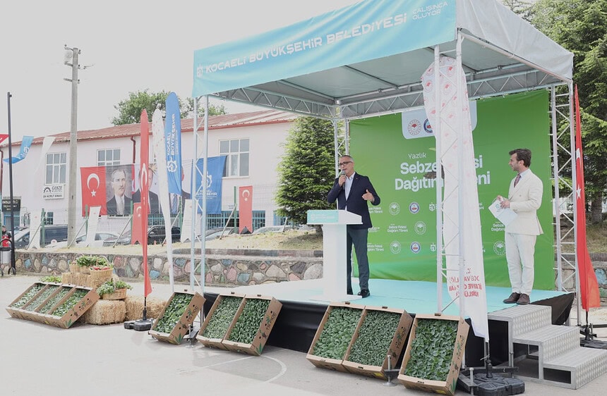 Gebze’de 500 Bin Fide Toprakla Buluşuyor! Tahir Büyükakın’dan Çiftçiye "Can Suyu"