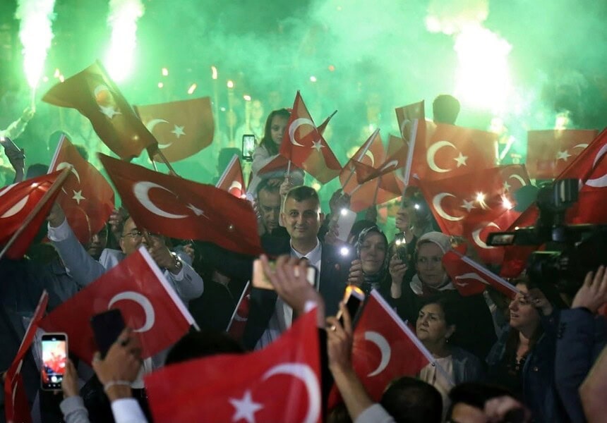 Gölcük Belediye Başkanı Ali Yıldırım Sezer: "Başkenti İşgal Edilmiş Bir Milletin Destan işaret Fişeğidir 19 Mayıs!"