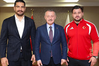 Başkan Büyükakın Şampiyonları Ağırladı: Taha Akgül ve Rıza Kayaalp Kocaeli’de!