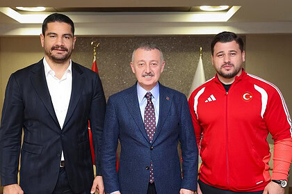 Başkan Büyükakın Şampiyonları Ağırladı: Taha Akgül ve Rıza Kayaalp Kocaeli’de!