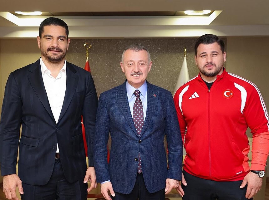 Başkan Büyükakın Şampiyonları Ağırladı: Taha Akgül ve Rıza Kayaalp Kocaeli’de!