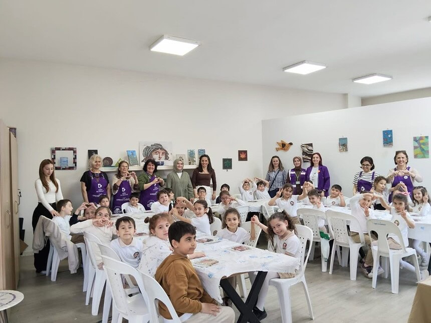 İZGİM’de Miniklerin Atölye Heyecanı: Emek Dayanışma ve TBMM İlkokulu Öğrencileri Misafir Oldu!