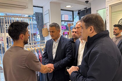 İzmit Belediyesi camları kırılan esnafa sahip çıktı
