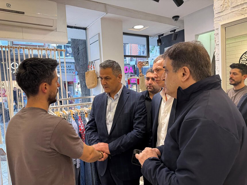 İzmit Belediyesi camları kırılan esnafa sahip çıktı