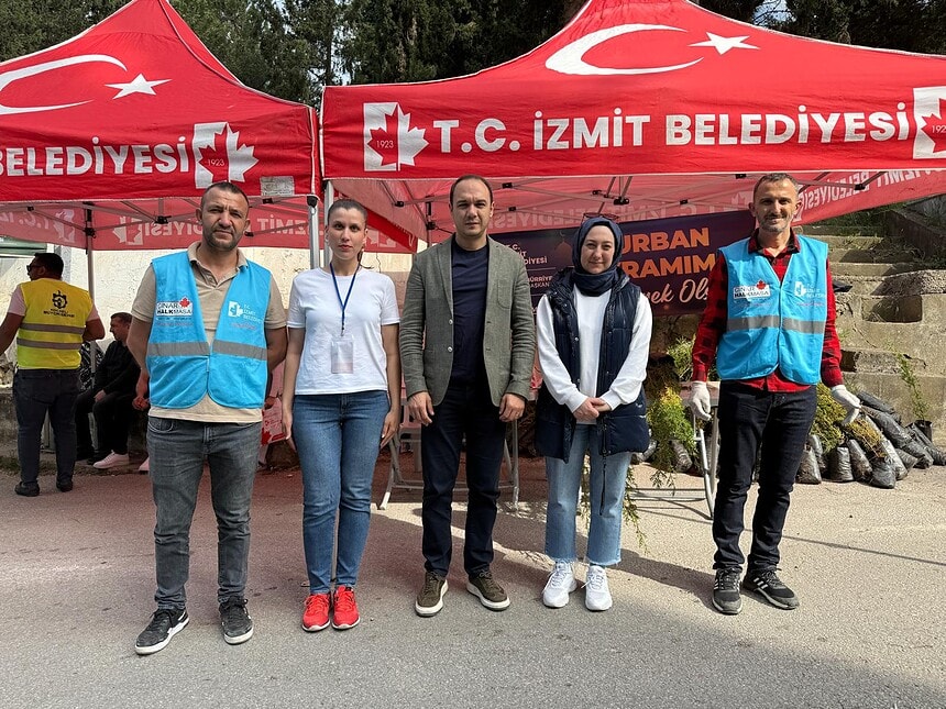 İzmit Belediyesi'nden Geleneksel Arife Mesaisi