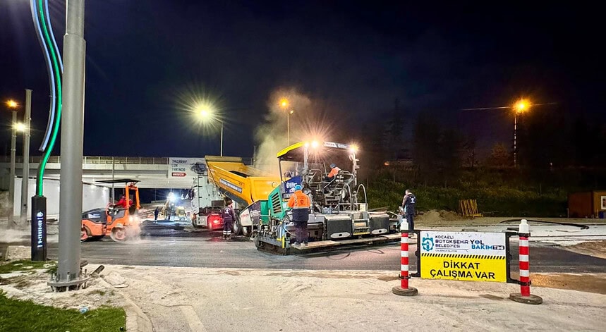 İzmit Vatan Caddesi Kavşağı Yenilendi! Gece Başlayan Asfalt Çalışması Sabaha Bitti