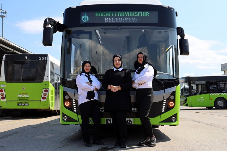 Önyargılara Fren, Geleceğe Tam Gaz: Kocaeli’nin Fedakâr Kadın Şoförlerinden Anneler Günü Mesajı