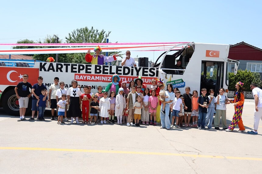 Kartepeli Çocuklara Bayram Müjdesi: Sürpriz Hediyeler ve Eğlence Kapılarına Geliyor!