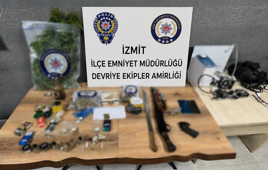 Kocaeli'de Zehir Tacirine Operasyon: Yüksek Miktarda Uyuşturucu Madde, Kılıç, Kama ve Tüfek Ele Geçirildi!