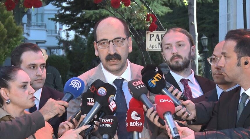 Kılıçdaroğlu'nun basın danışmanı Kılıçdaroğlu, en uygun zamanda partiyi kurultaya götürmekle ilgili niyetini Özel'e iletti