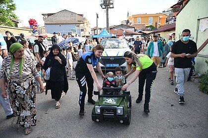 Kocaeli Polisinden Lösemi Hastası Minik Halime'ye Bayram Sürprizi