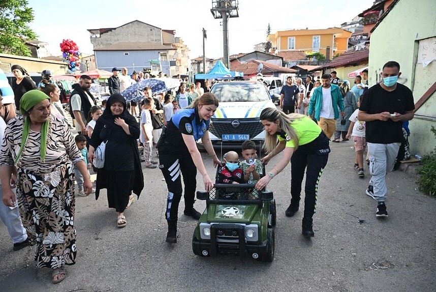 Kocaeli Polisinden Lösemi Hastası Minik Halime'ye Bayram Sürprizi
