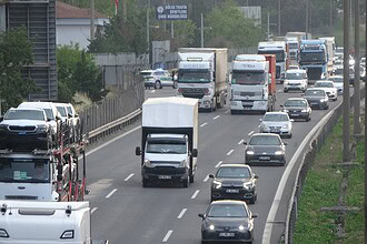 Kocaeli'de Mesai Bitimiyle TEM'de Hareketlilik Başladı
