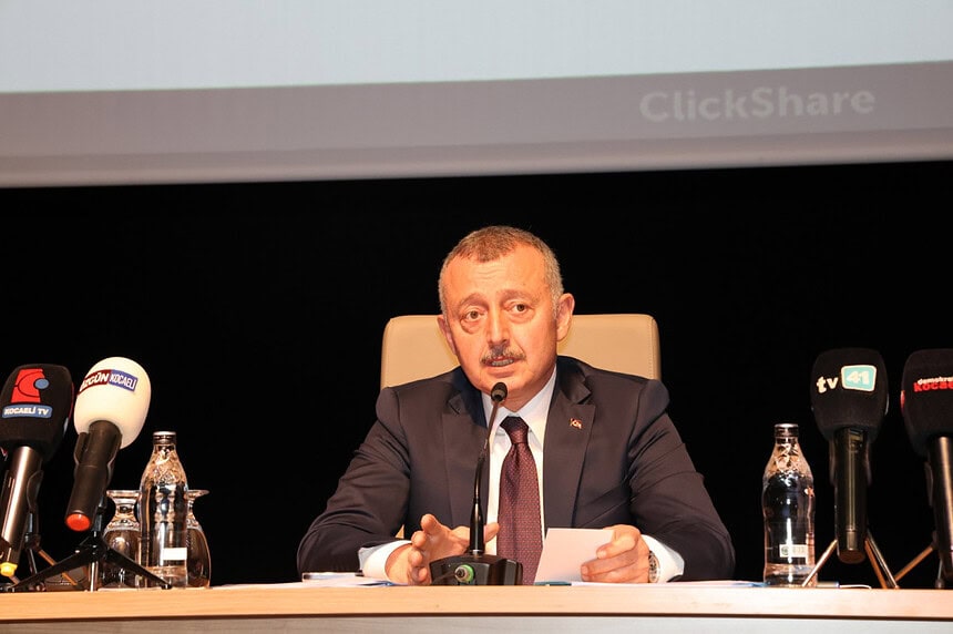 Kocaeli Meclisinde Bütçe ve Araç Kiralama Tartışması: Büyükakın’dan CHP’ye "Halka Özür Borcunuz Var" Çıkışı!